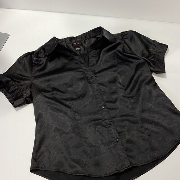 Torrid Black Blouse Button Front Short Sleeve Faux Silk Style Torrid size 1 1X - Picture 7 of 7
